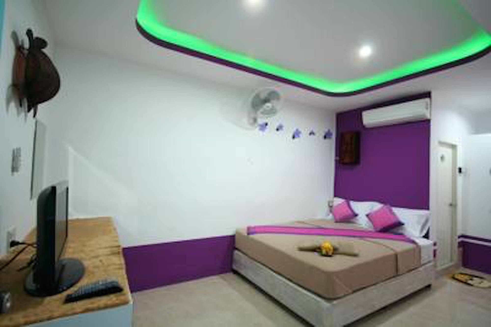 Mania Guesthouse Тау Экстерьер фото